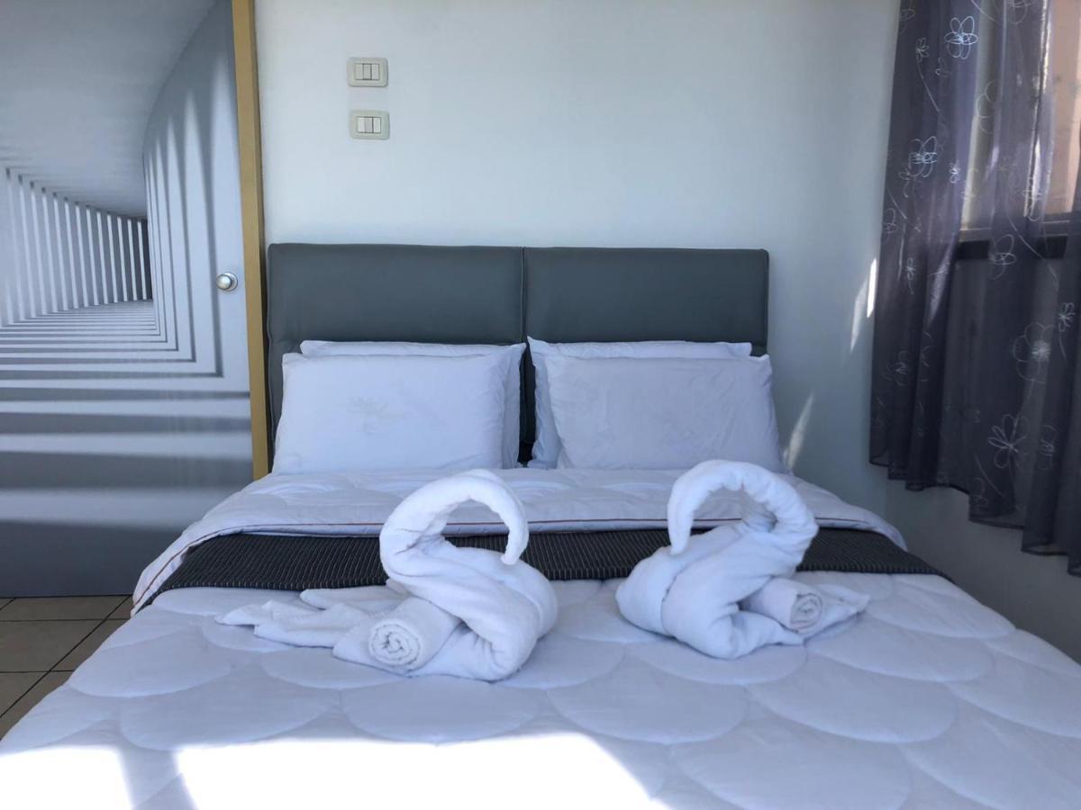 בת ים Sea Line Hotel From R&A Group מראה חיצוני תמונה