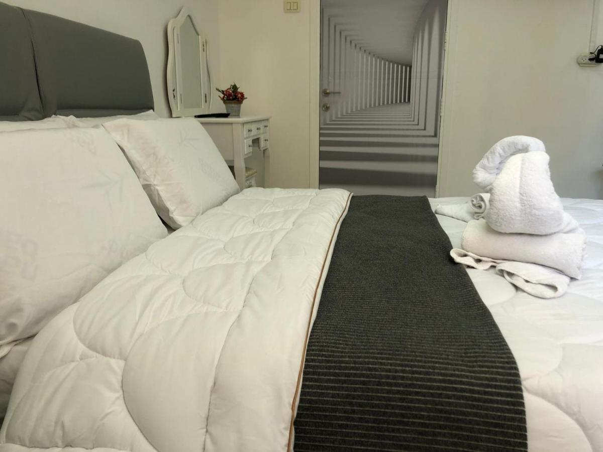 בת ים Sea Line Hotel From R&A Group מראה חיצוני תמונה